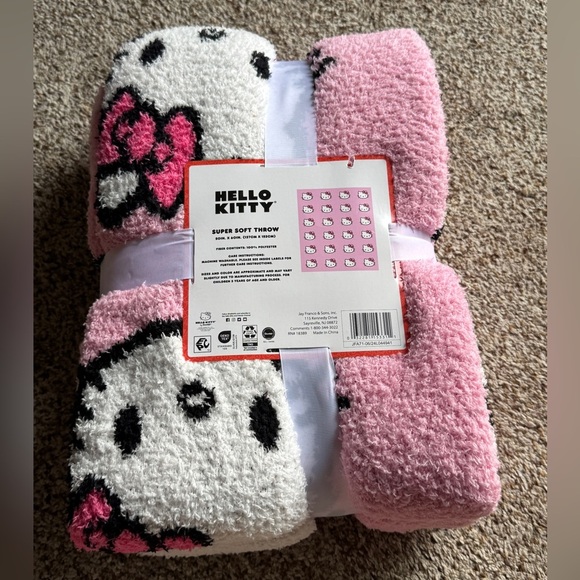 Hello Kitty Pink and White Super Soft Throw - Picture 4 of 10